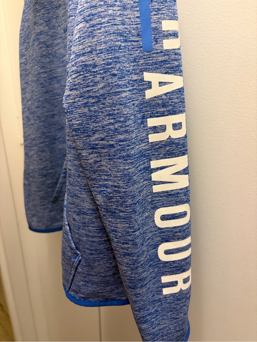 Under Armour Heathered Blue Cowl Neck Athletic Sweatshirt Size XL - Picture 5 of 5